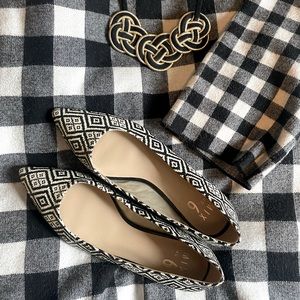 NWOT Black and White Flats